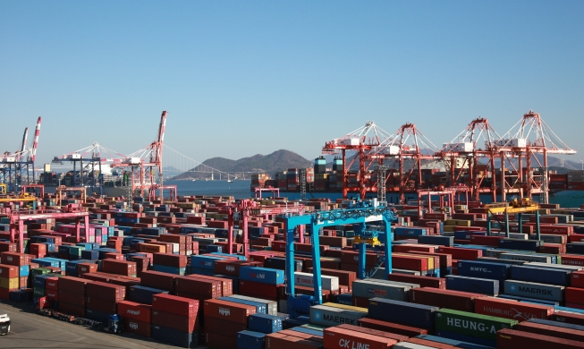 Export-dinary: annual figure breaks USD 700B for first time