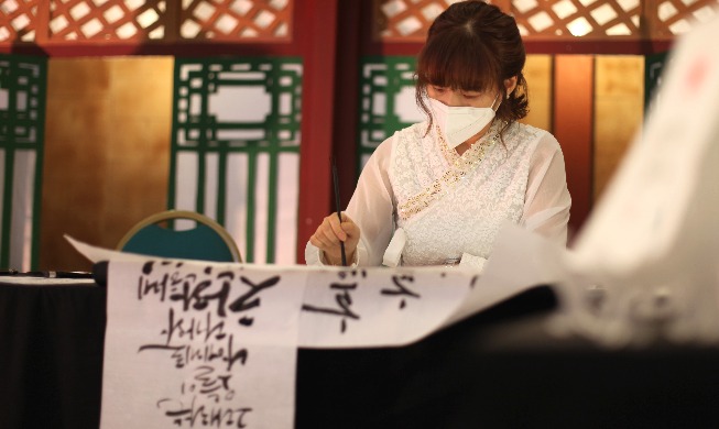 Interview with Indonesia-based Hangeul calligrapher Oh Soon-ok