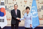 Pres., UN chief discuss cooperation, security on the peninsula