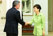 President Park meets IOC head, U.S. senator