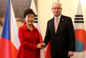 Park holds talks with Czech prime minister 