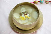 Korean recipes: <i>Tteokguk</i> rice cake soup (떡국)