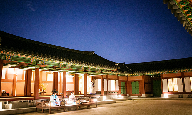 Enjoy autumn nights at Gyeongbukgung Palace