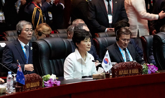 East Asian leaders adopt anti-nuke statement 