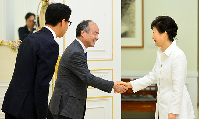 President, SoftBank CEO discuss future cooperation 