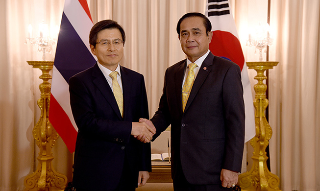 Prime minister visits Thailand, meets with Asian leaders