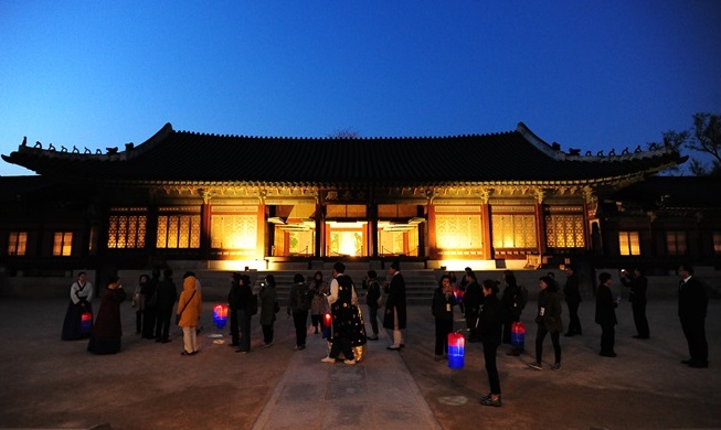 Enjoy summer evenings at Gyeongbokgung Palace