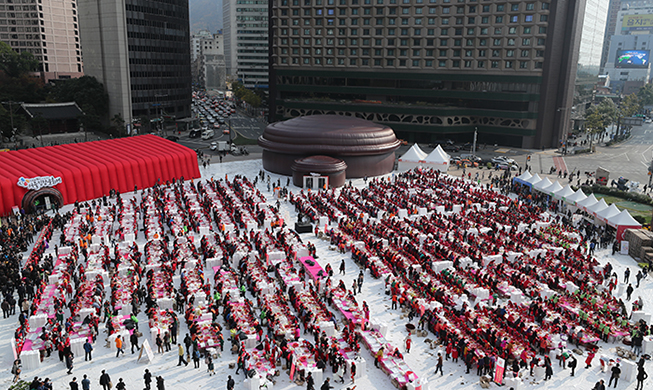 Festival marks kimchi-making day in Seoul