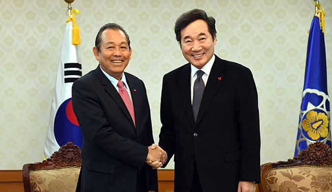 PM holds meeting with Vietnamese leader