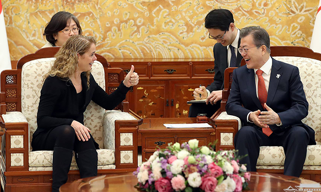 President Moon meets Canadian governor general