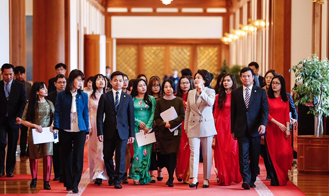 First lady meets Vietnamese students