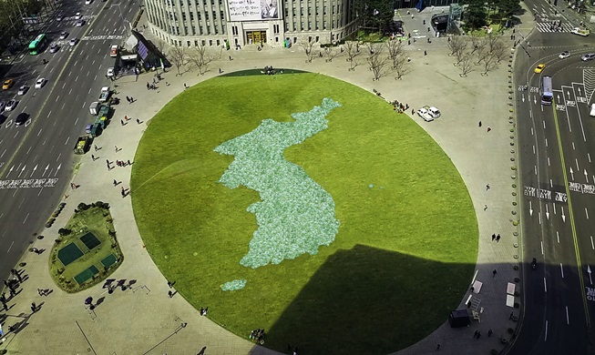 Flowers of peace bloom at Seoul Plaza