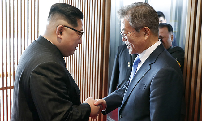 Two Koreas to announce joint statement, Kim’s wife to arrive in Panmunjeom