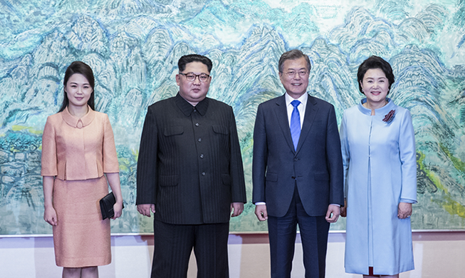 Korean first ladies meet at historic banquet