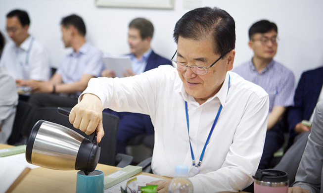 Gov't goes green: no more single-use products