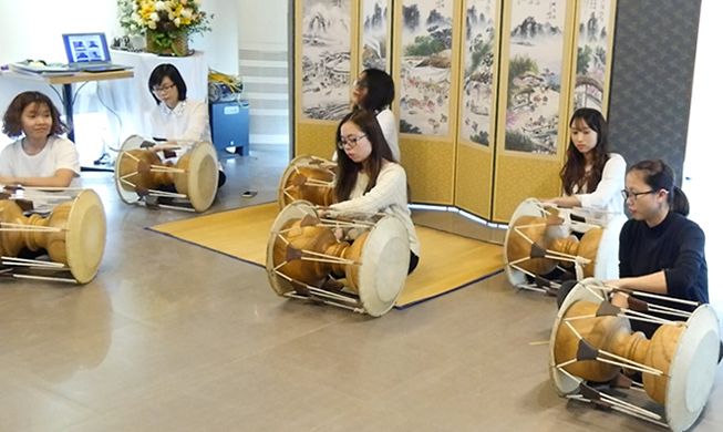 Art troupe shows charms, joys of Korea