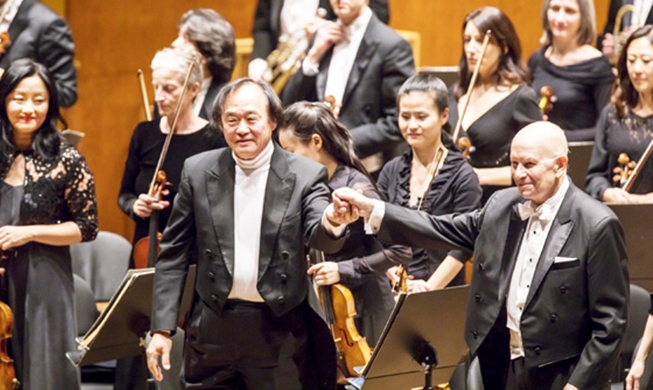 Musicians play melody of peace in Paris