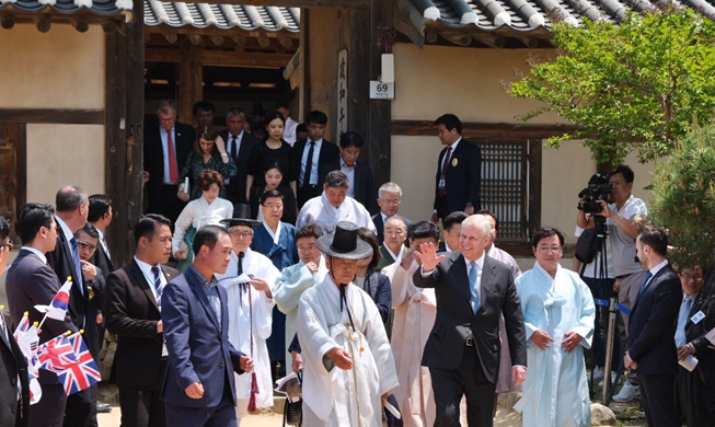 British Prince Andrew visits former 'Queen's Road' in Andong