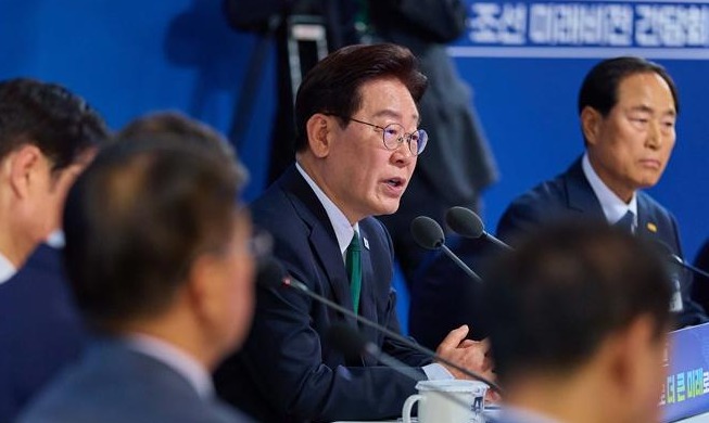 President Lee urges same respect for management rights as labor