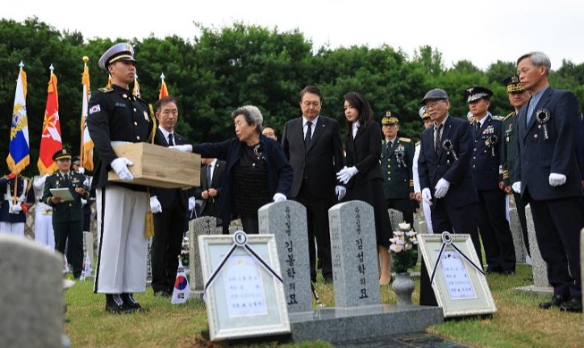 President Yoon attends soldier's burial ceremony