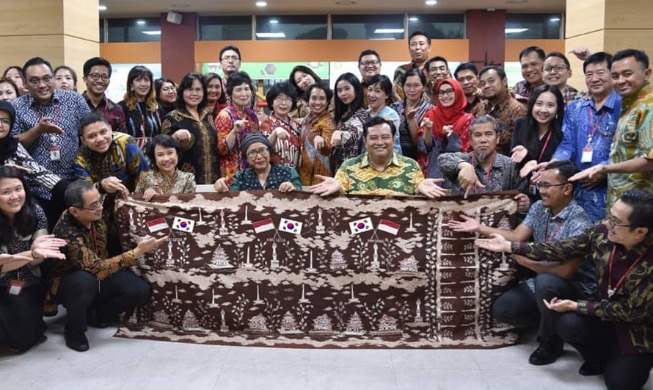 Indonesian Embassy in Seoul creates commemorative batik design