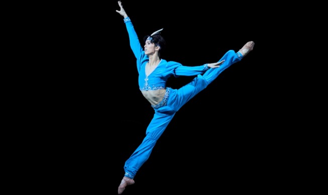 Ballerino to 'happily dance until end' for famed Russian troupe