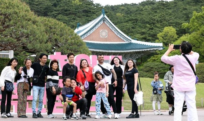 Cheong Wa Dae emerges as leading attraction for foreign visitors