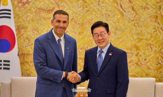 President Lee discusses '100-year partnership' with UAE envoy