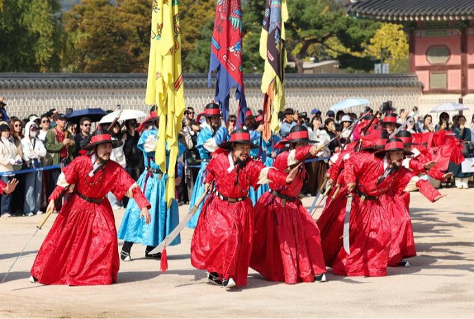 Reenactment of inspection of royal palace guards