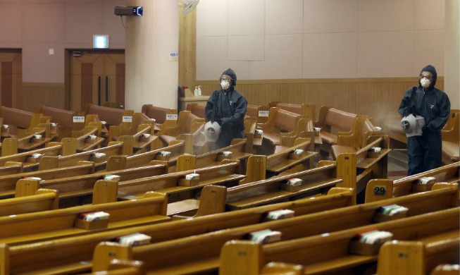 Church gatherings in Seoul area banned amid COVID-19 surge