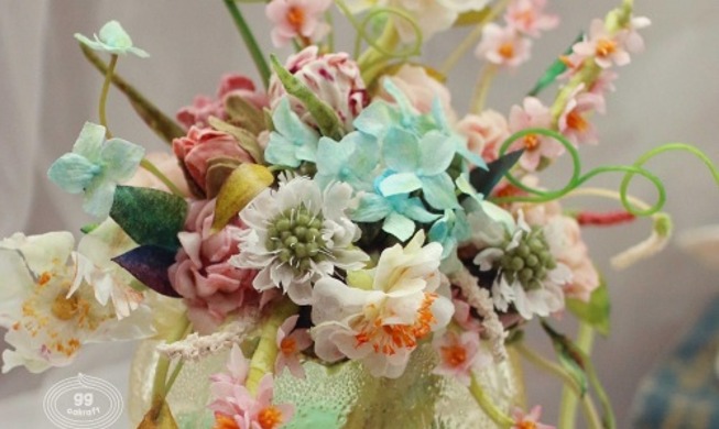 Pastry designer describes passion for making flower cakes