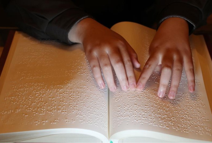 Nat'l Braille Day: warmth of Hangeul at your fingertips