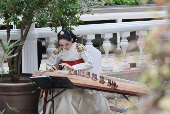 Traditional zither performance at greenhouse of royal palace