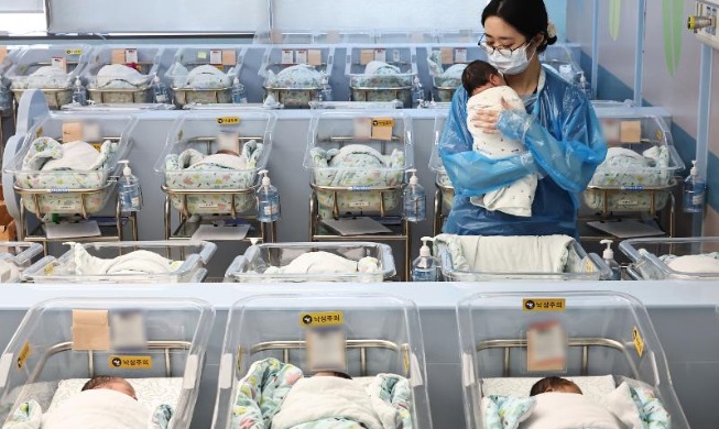 Births in 2025 grow for 2nd straight year to near 260,000