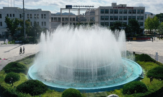 [Korea in photos] Cool fountain amid Indian summer of October