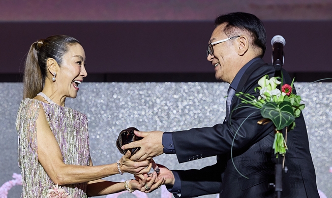 Oscar winner Yeoh hails joint global ascent with Busan film fest