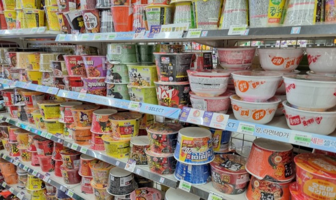 Int'l interest in Korean food expands to daily consumables: study