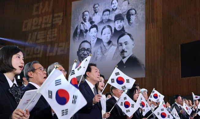 President Yoon sings on March First Independence Movement Day