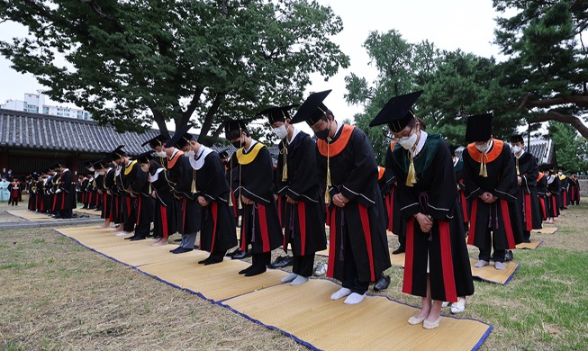 Traditional ceremony for college graduation