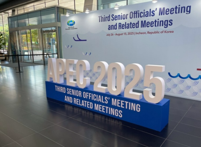 Booths at APEC event showcase Korea's high-tech know-how