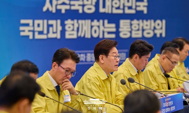 President Lee calls self-reliance 'core of national defense'