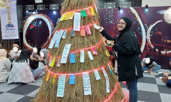 Celebrating the lunar new year's first full moon in Indonesia