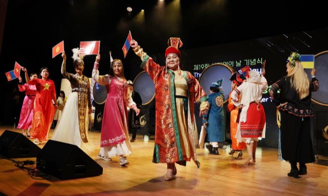Expats, naturalized citizens, immigrants form 5.4% of population