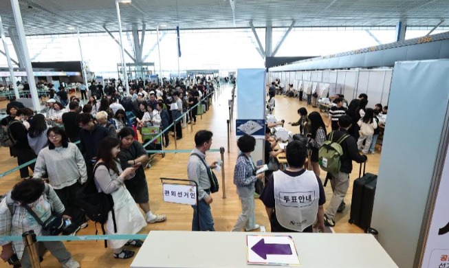 Record 150K foreign residents eligible to vote in local elections