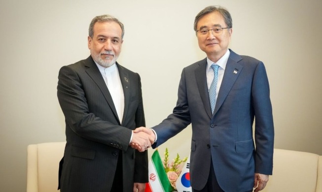 FM holds phone talks with Iran, to send special envoy to Tehran